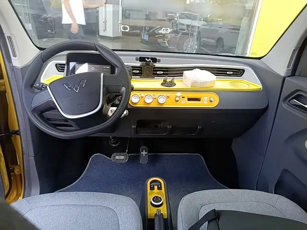 Wuling MINIEV — миниатюра 10