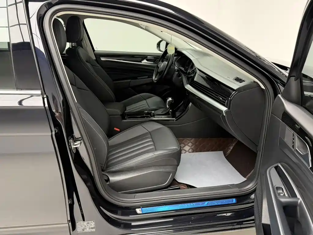 Volkswagen Passat PHEV — миниатюра 10