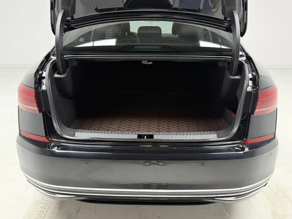 Volkswagen Passat PHEV — миниатюра 11
