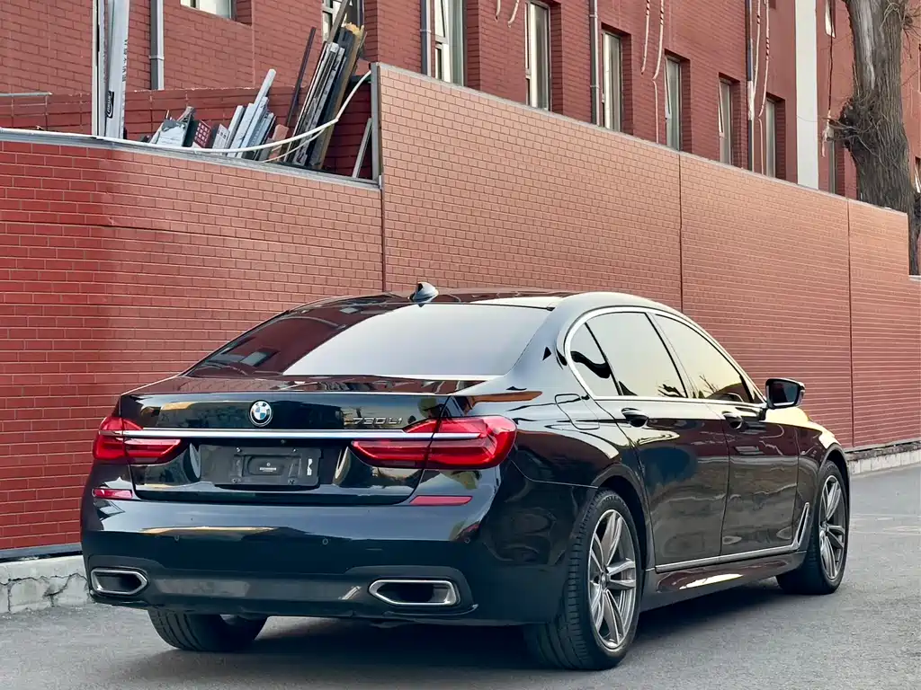 BMW 7 SERIES