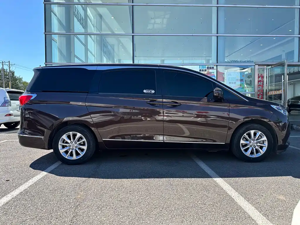 Buick GL8 — миниатюра 2