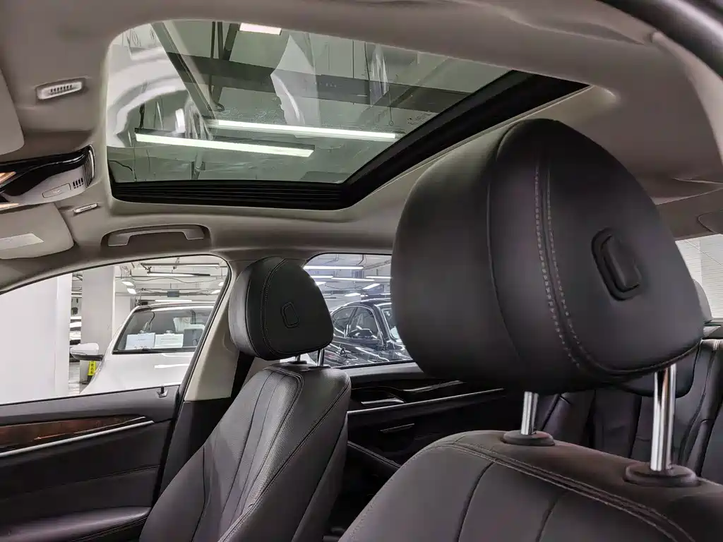BMW 5 Series — миниатюра 15