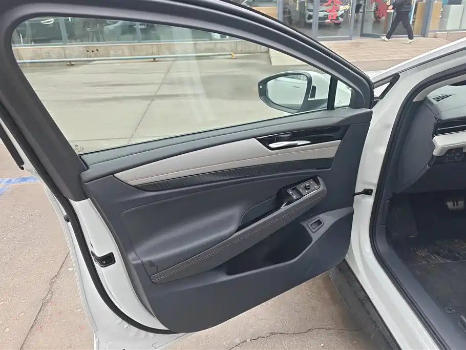 VOLKSWAGEN ID.7 VIZZION