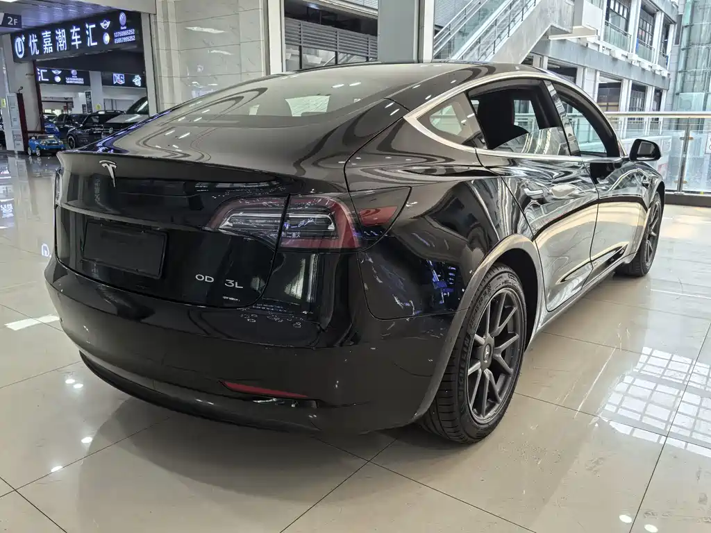 Tesla Model 3 — миниатюра 15