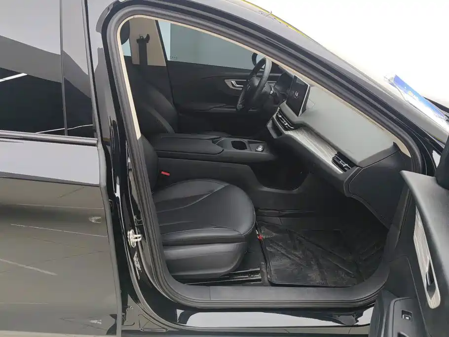 Hongqi Hongqi E-QM5 — миниатюра 8