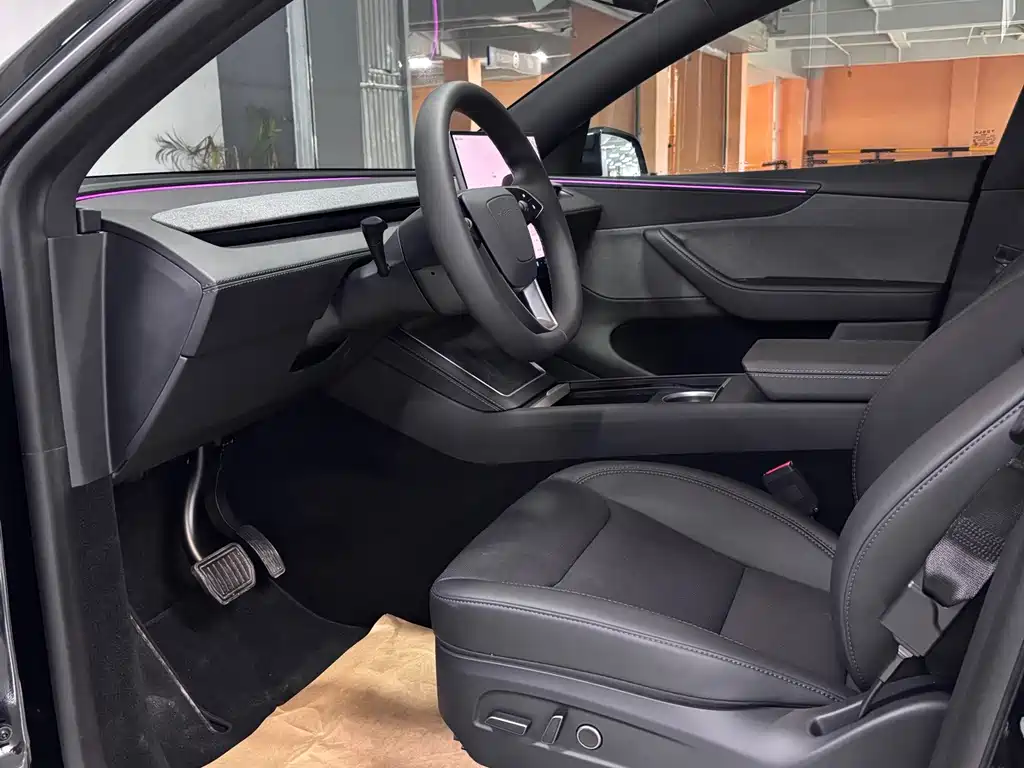 Tesla Model Y — миниатюра 3
