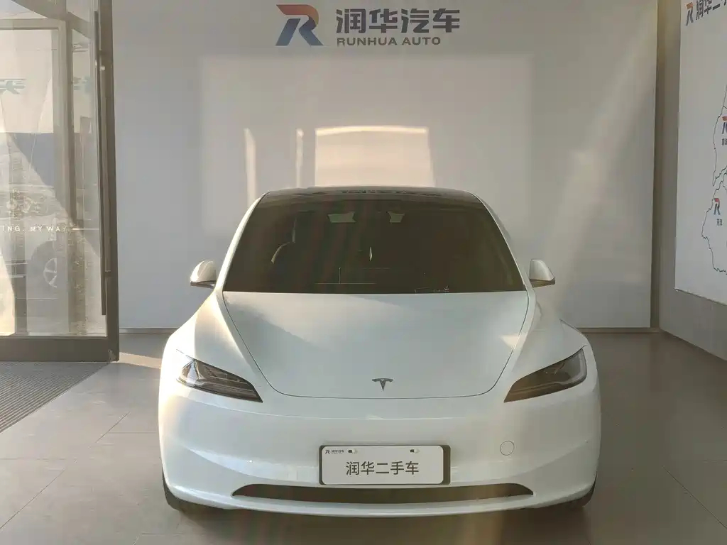 Tesla Model 3 — миниатюра 2