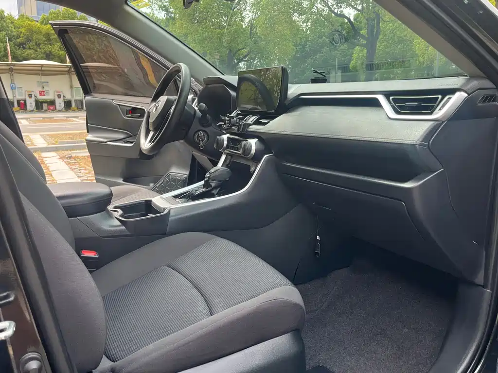 Toyota RAV4 — миниатюра 9