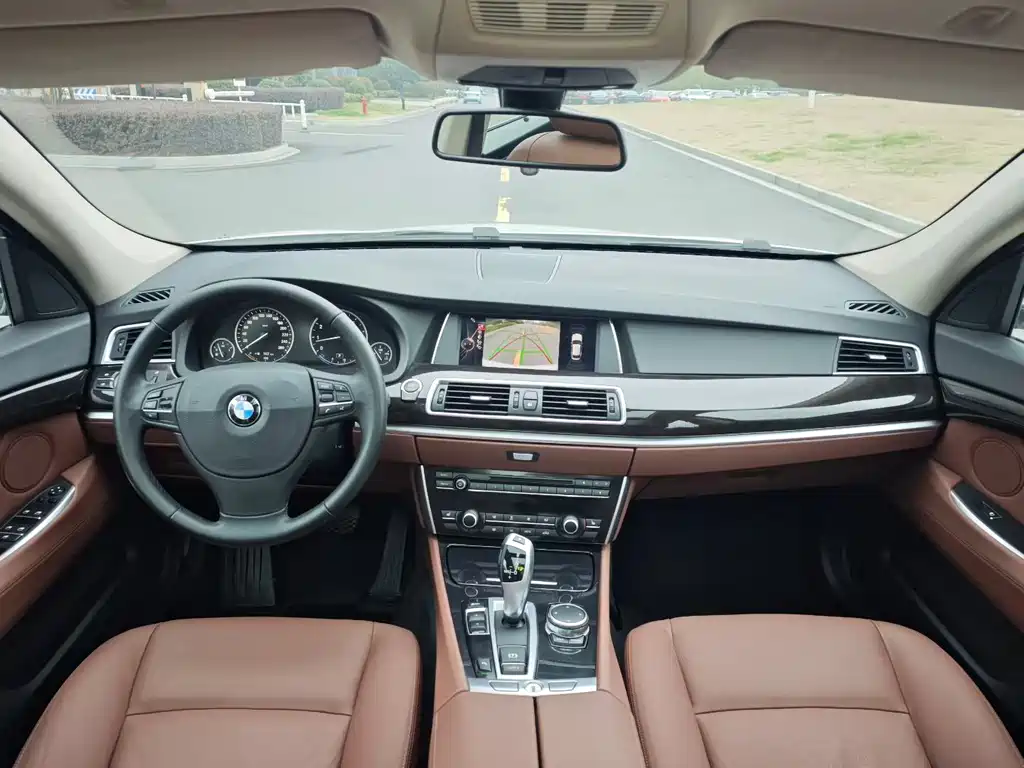 BMW 5 Series GT 528i Leading Type, фото 7