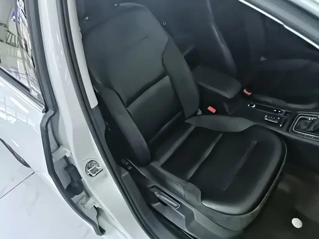Volkswagen Golf — миниатюра 25