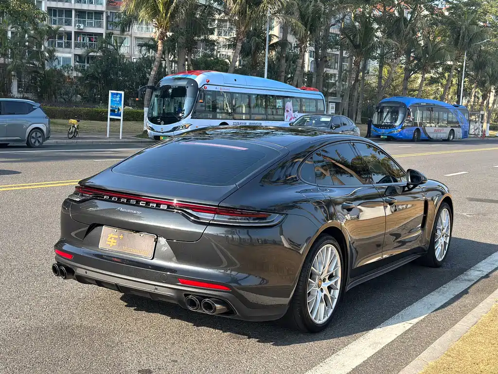 PORSCHE PANAMERA