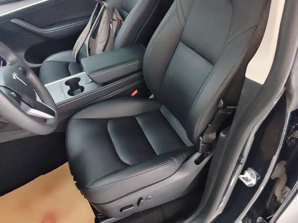 Tesla Model Y — миниатюра 15
