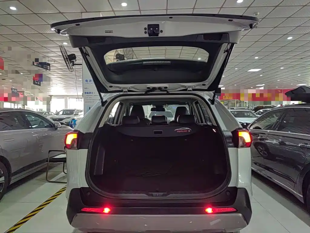 Toyota RAV4 — миниатюра 19