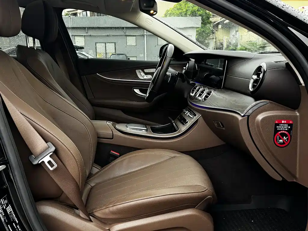Mercedes-Benz E-Class — миниатюра 18