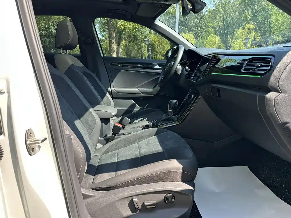 Volkswagen T-Roc — миниатюра 21