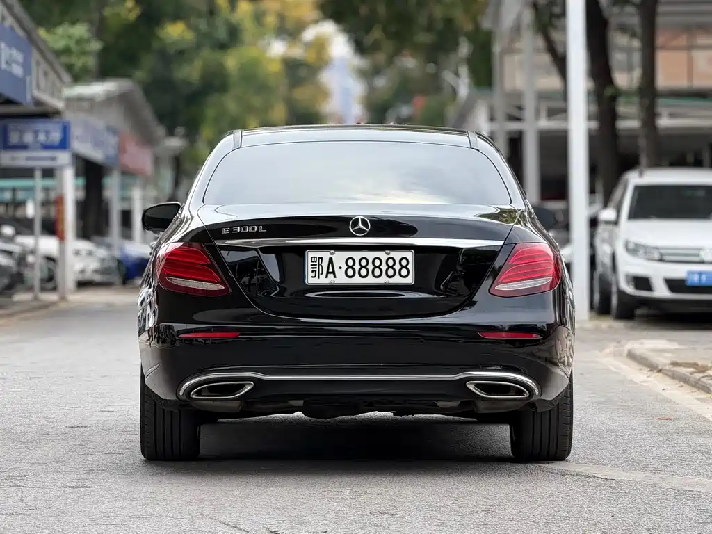 Mercedes-Benz E-Class — миниатюра 5