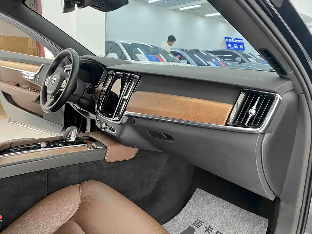 Volvo S90 — миниатюра 7