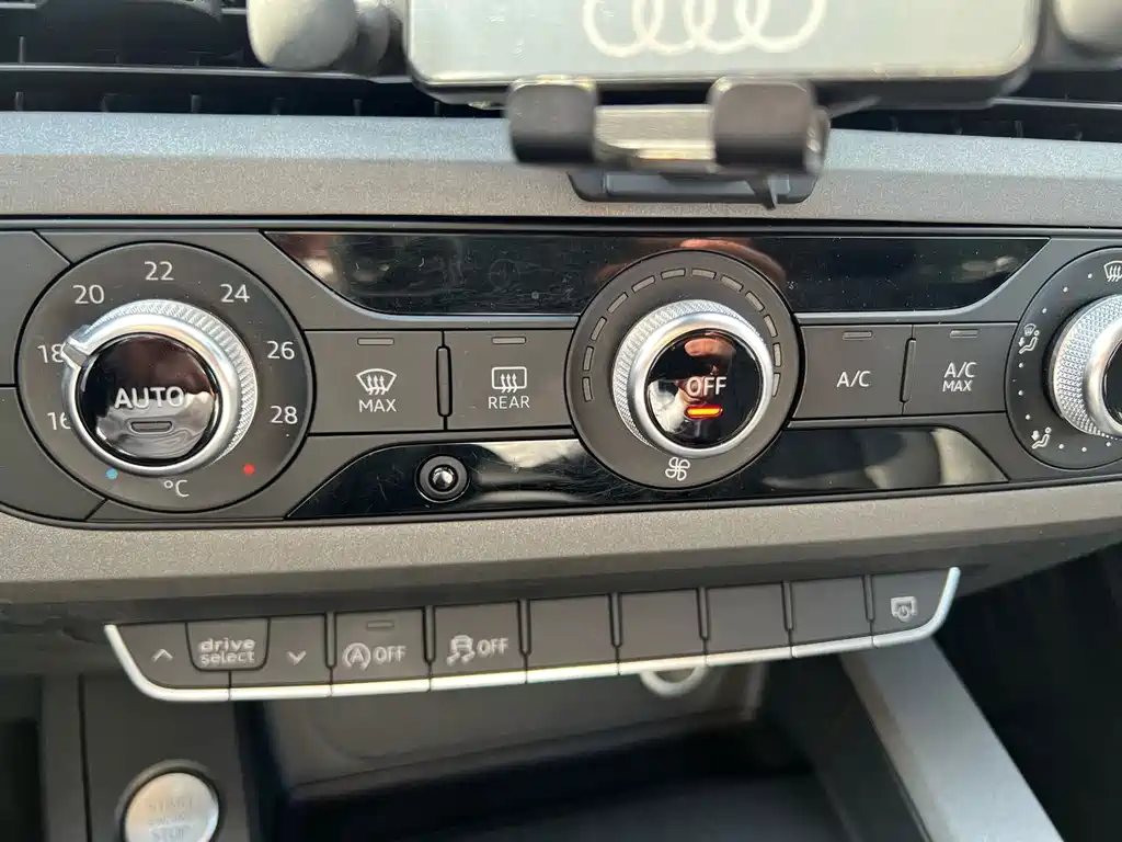 Audi A4L — миниатюра 18