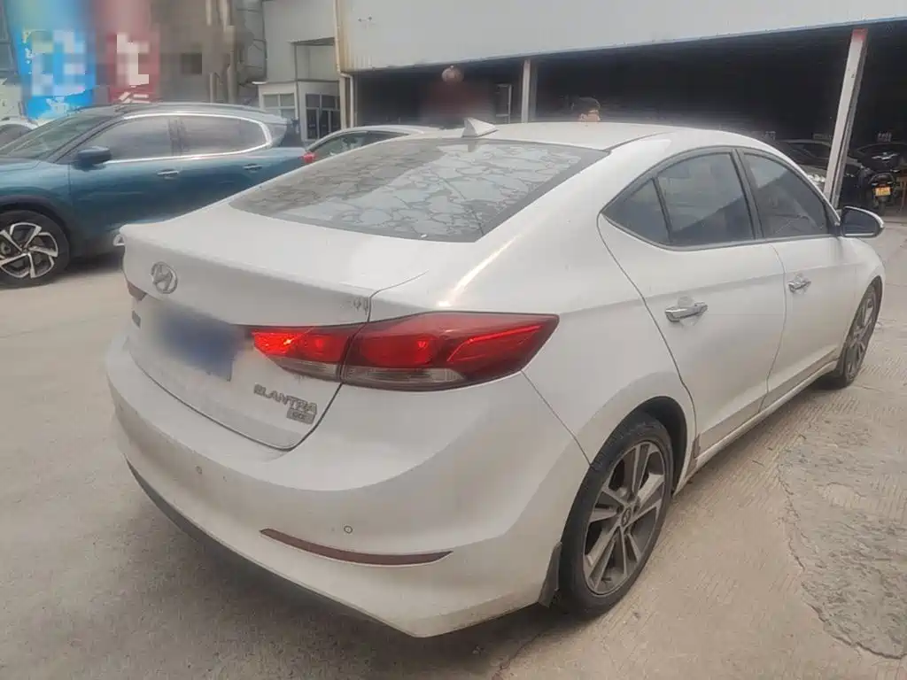 Hyundai Elantra — миниатюра 7