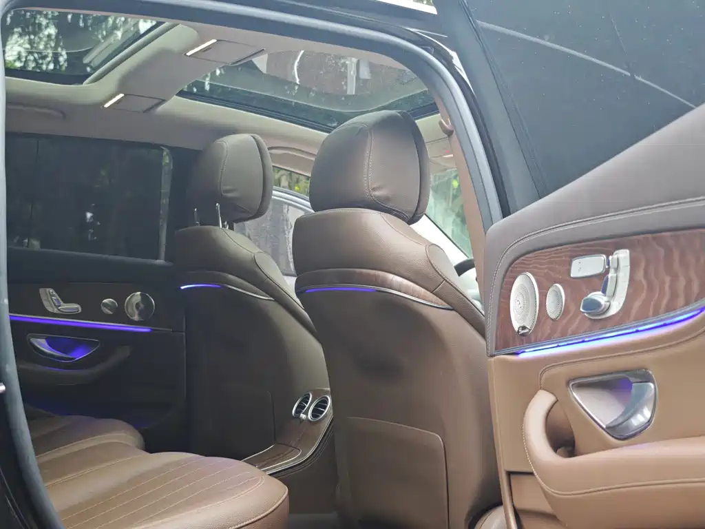 Mercedes-Benz E-Class — миниатюра 9