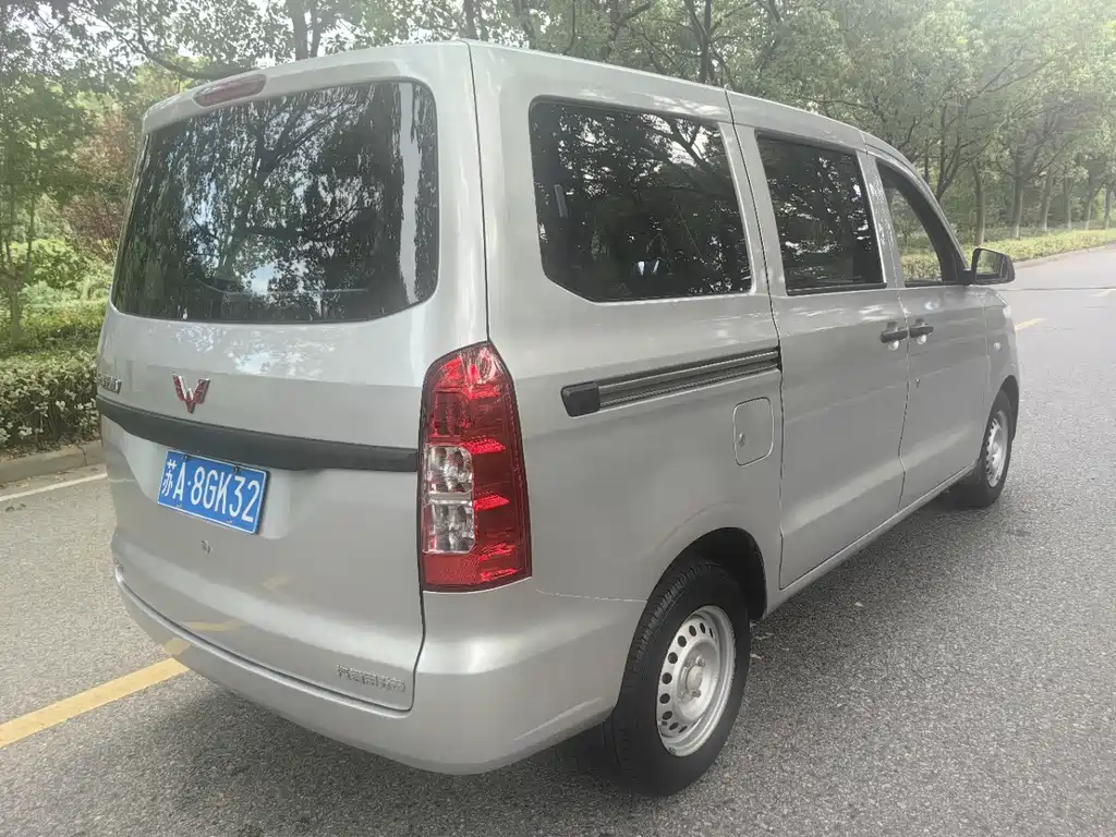 Wuling Hongguang V — миниатюра 7
