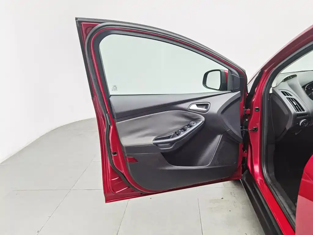 Ford Focus — миниатюра 8