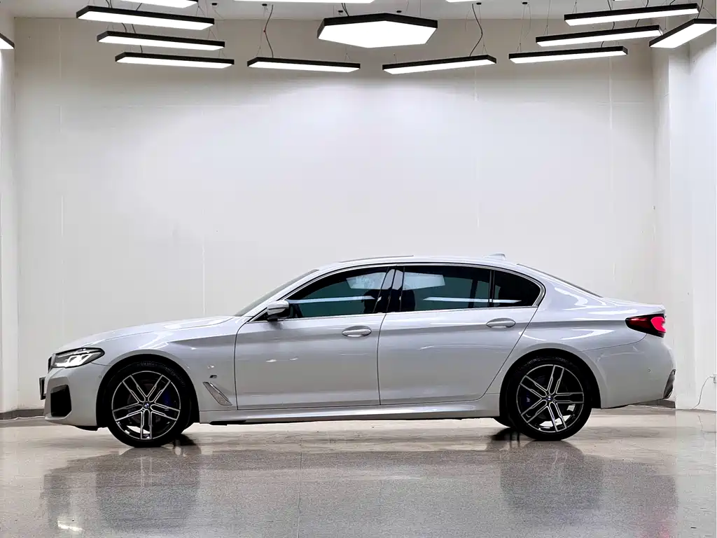 BMW  5 SERIES
