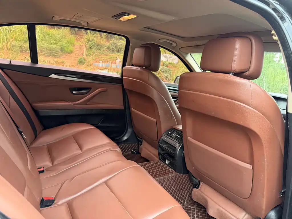 BMW 5 Series — миниатюра 15