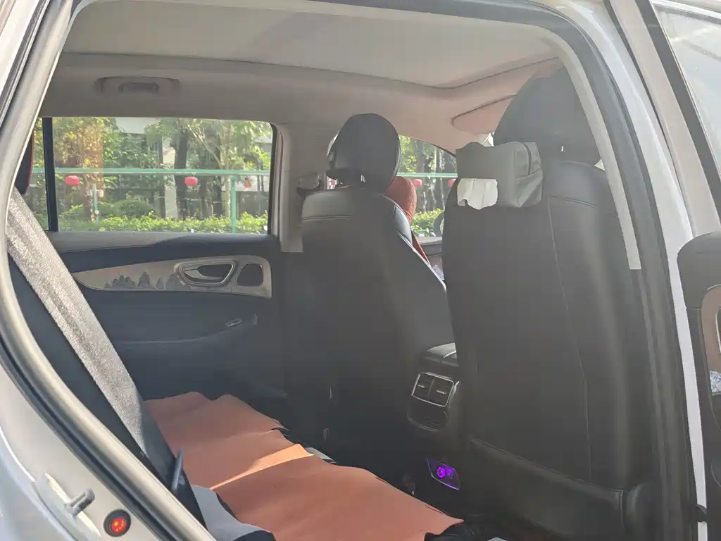 Roewe RX5 eMAX — миниатюра 11