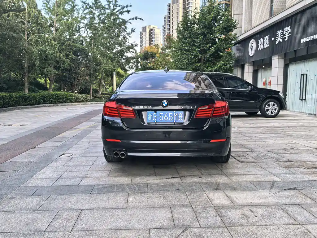 BMW 5 Series — миниатюра 4
