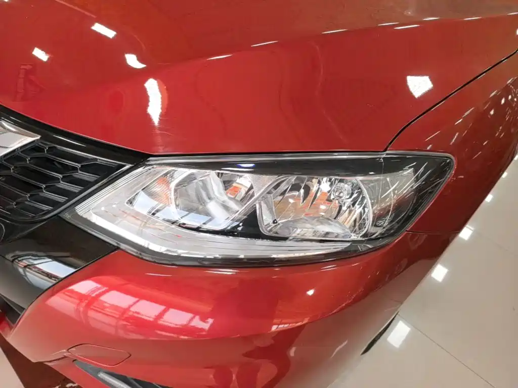 Nissan Tiida — миниатюра 24