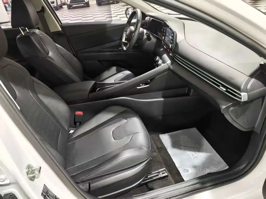 Hyundai Elantra — миниатюра 11