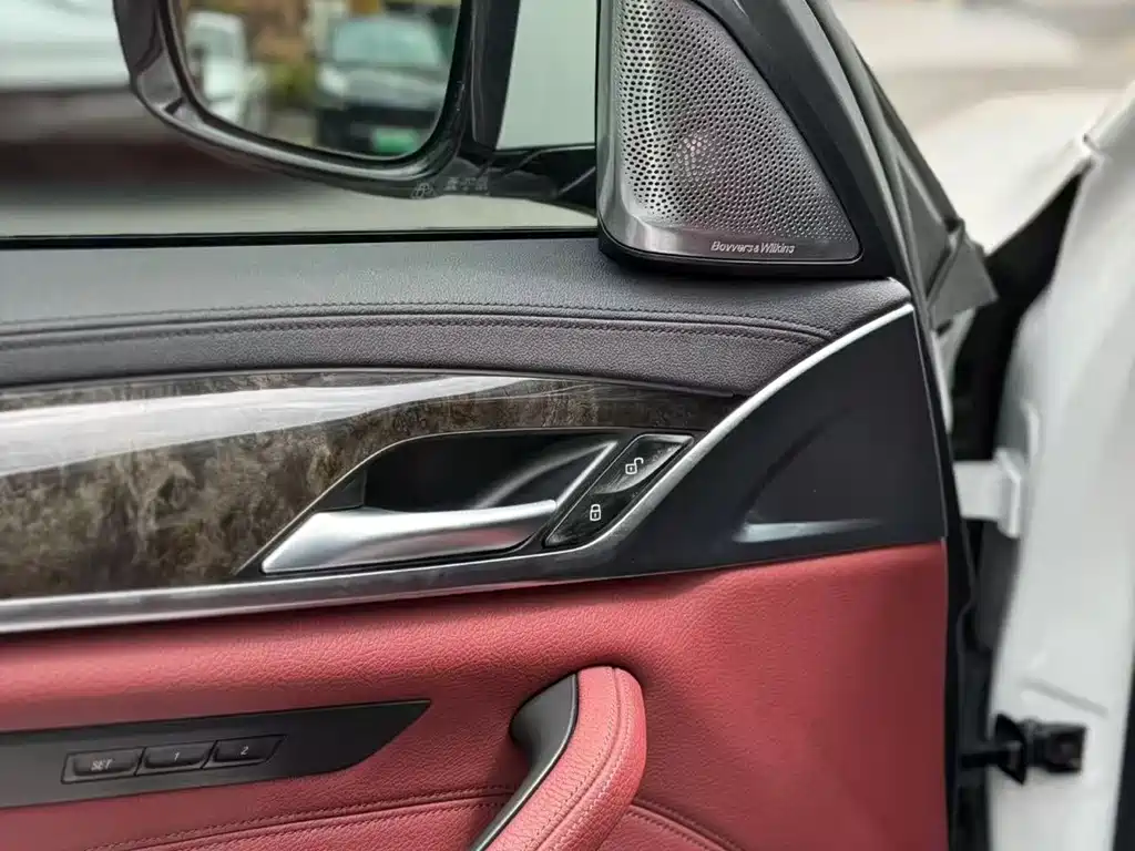 BMW 5 Series — миниатюра 6
