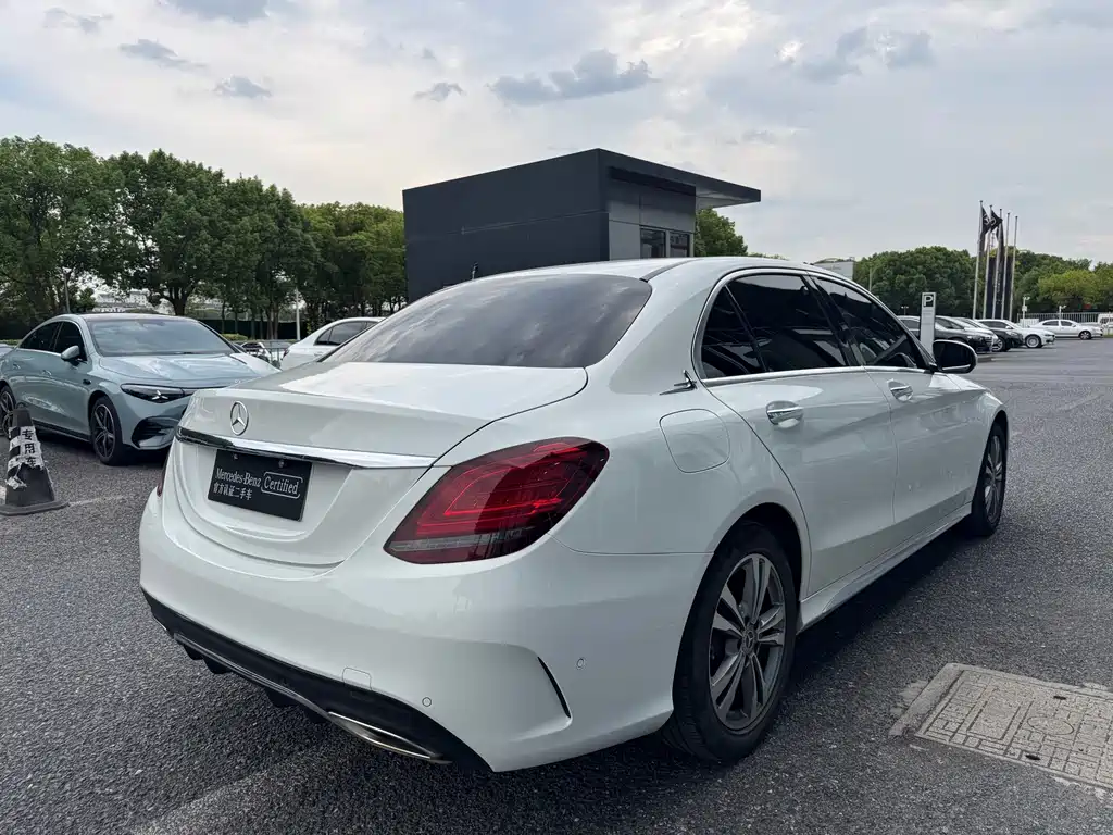 Mercedes-Benz C-Class — миниатюра 6