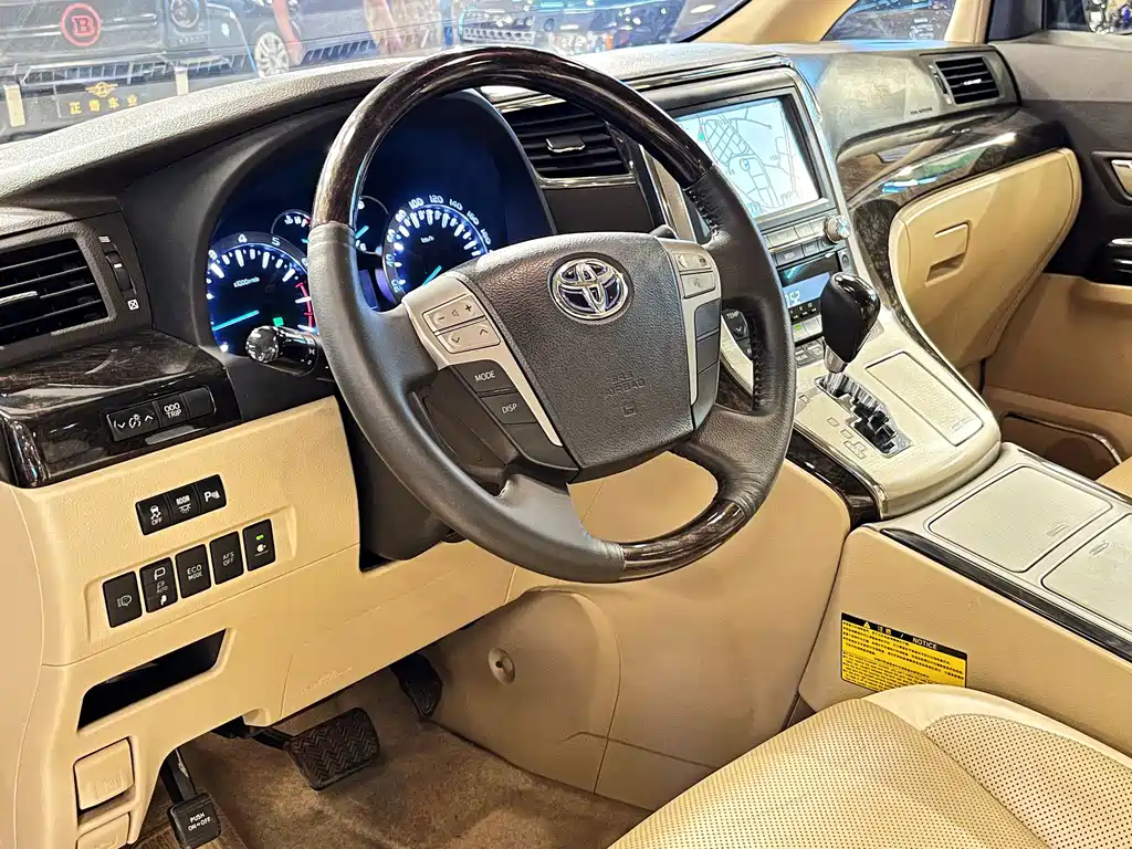 Toyota Alphard — миниатюра 20