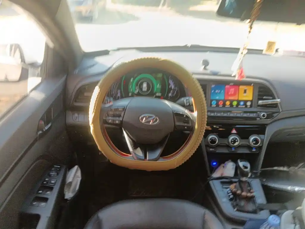 Hyundai Elantra — миниатюра 11