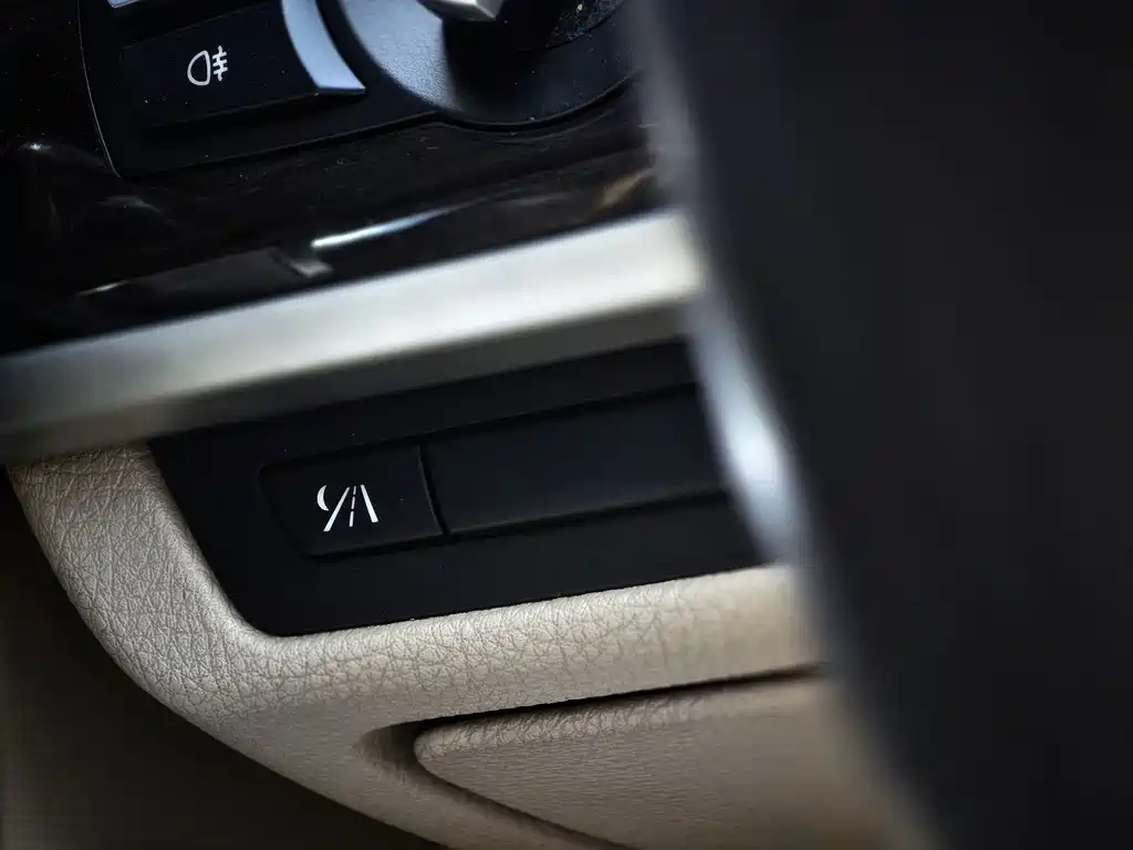 BMW 7 Series — миниатюра 16