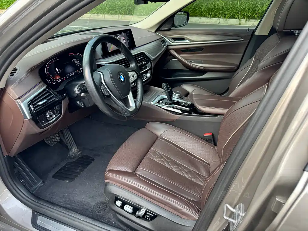 BMW 5 Series — миниатюра 4