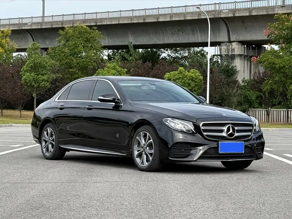 Mercedes-Benz E-Class — миниатюра 3