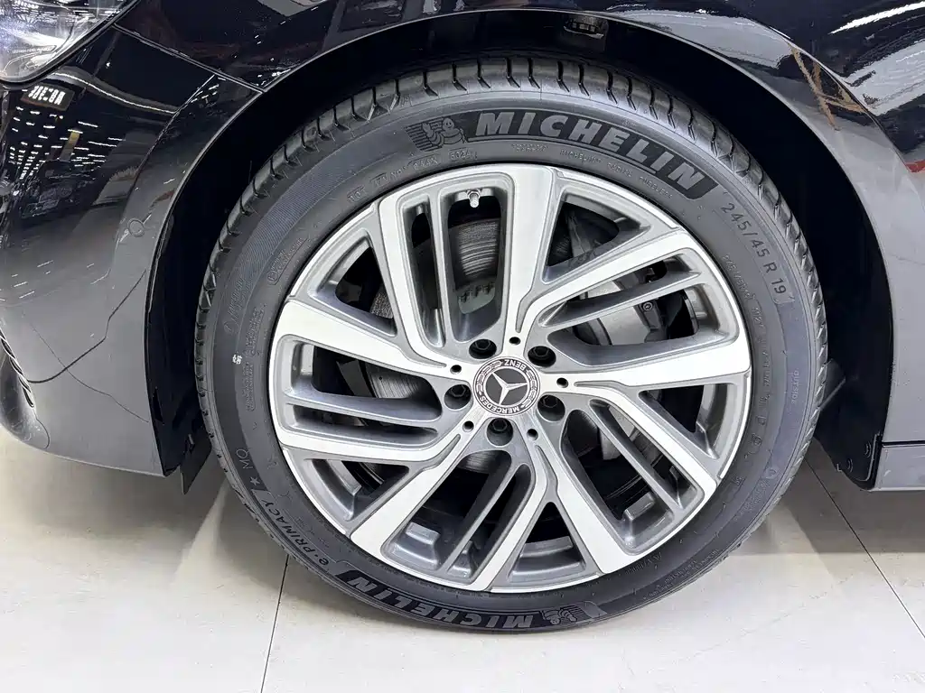 Mercedes-Benz E-Class — миниатюра 23