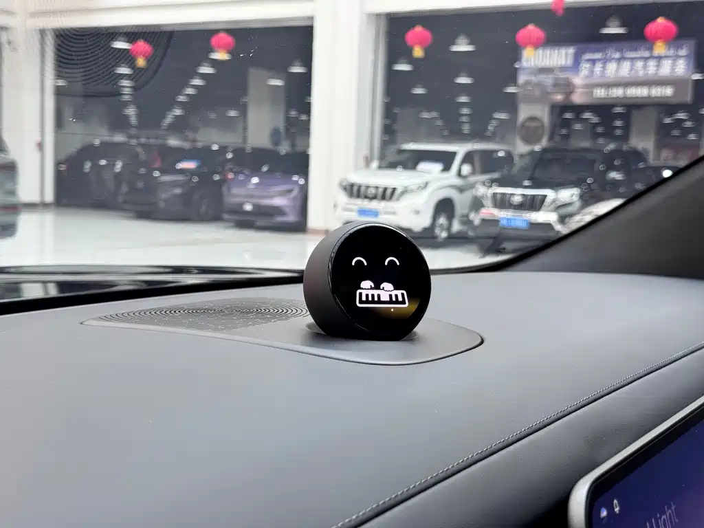 NIO ES8 — миниатюра 10