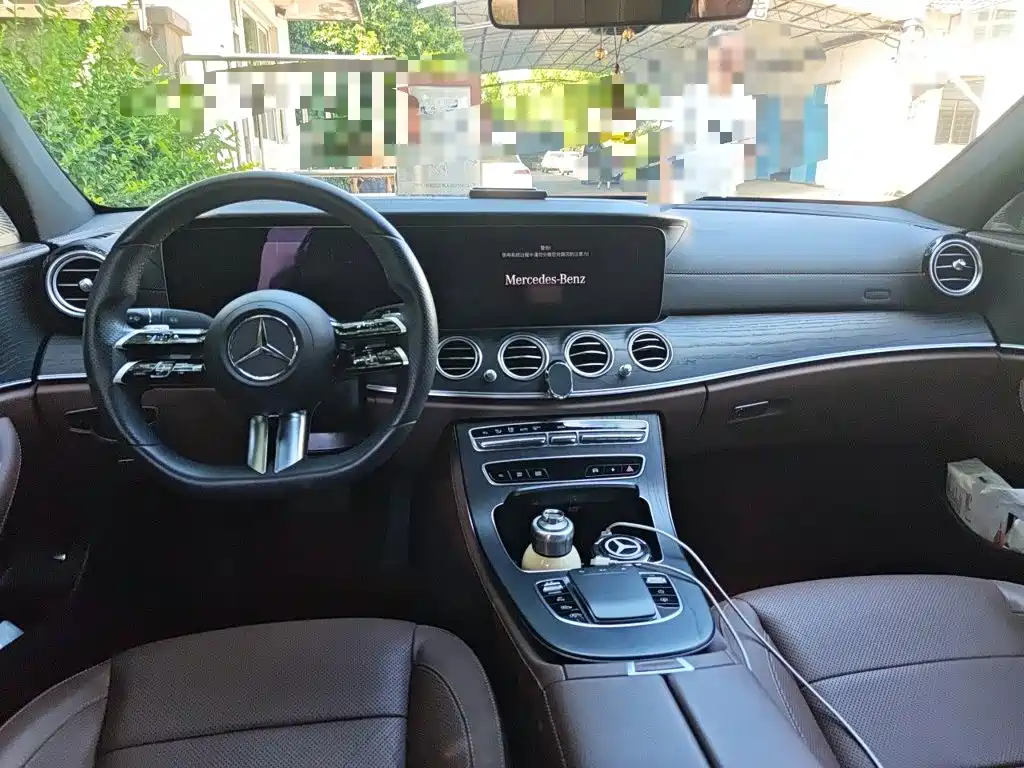 Mercedes-Benz E-Class — миниатюра 13