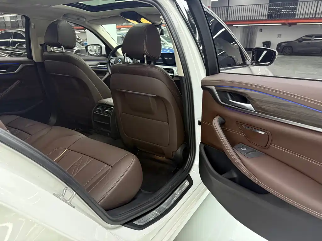 BMW 5 Series New Energy — миниатюра 18