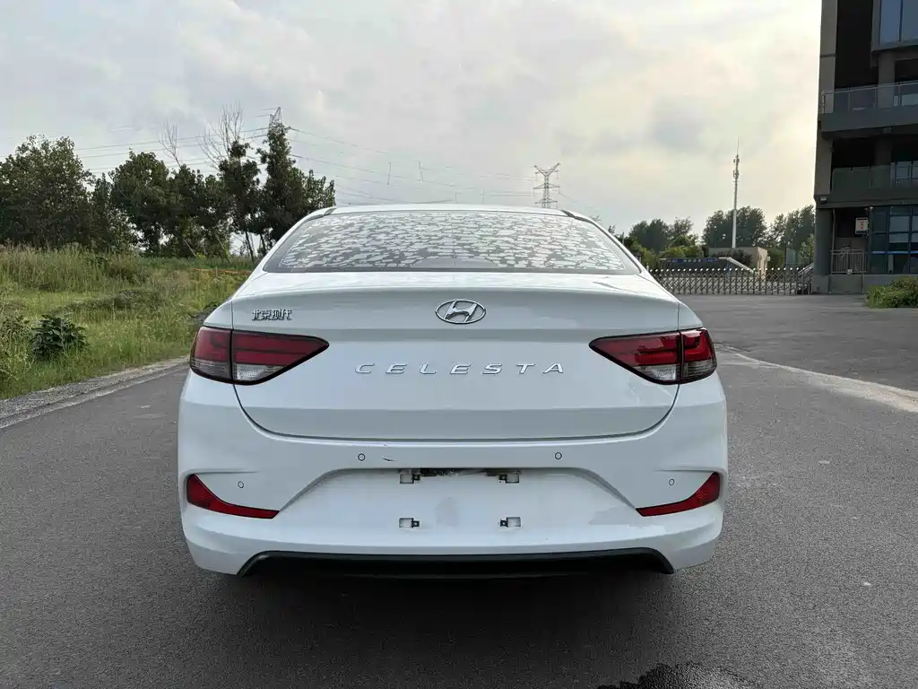 Hyundai Elantra — миниатюра 6