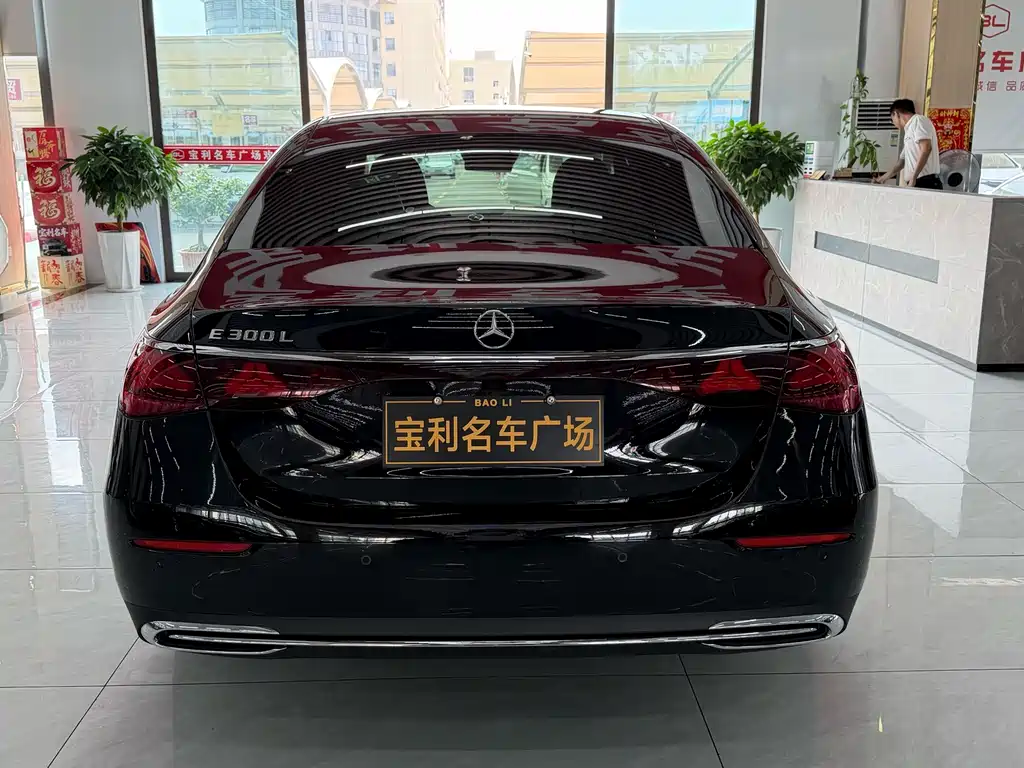 Mercedes-Benz E-Class — миниатюра 7