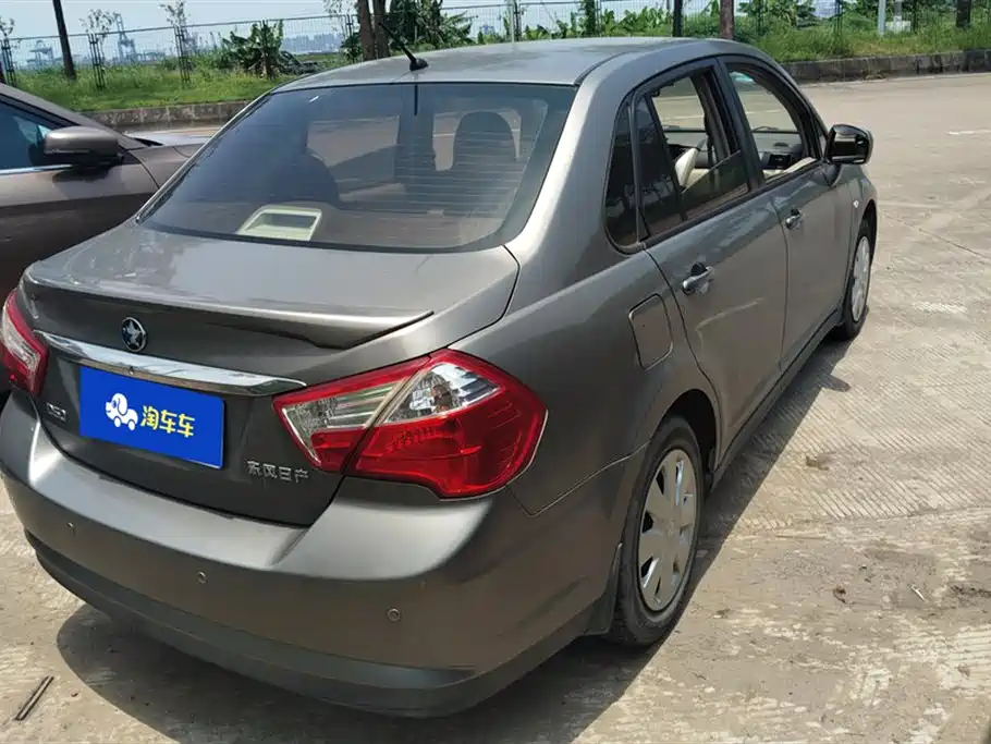 Venucia D50 2014 1.6L MT