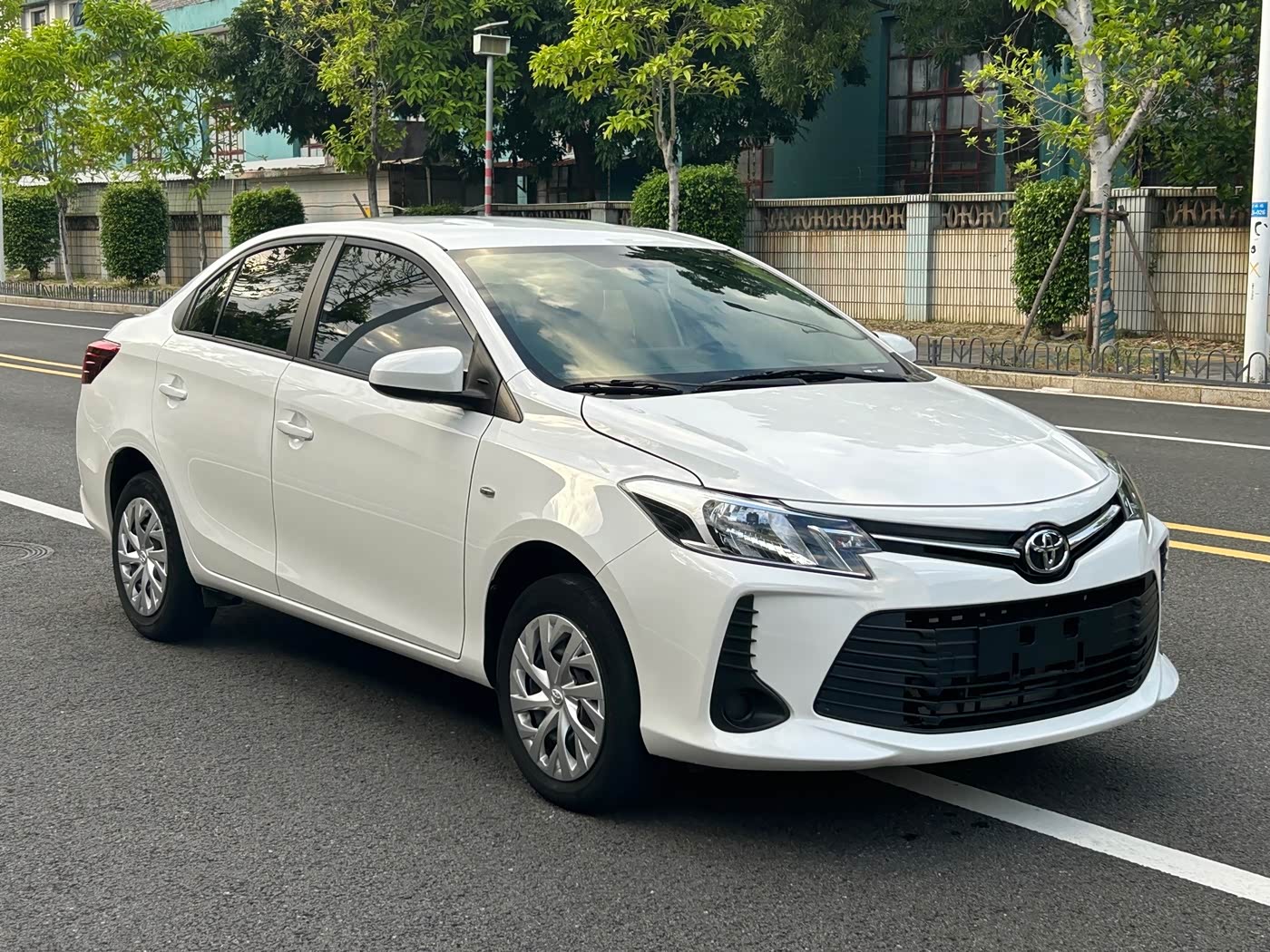 Toyota Vios 1.5 л 2022 г. Белый, пробег 34000 км