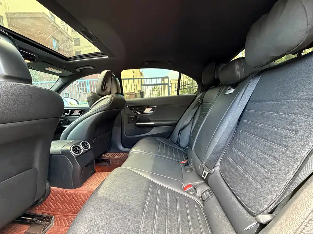 Mercedes-Benz C-Class — миниатюра 6