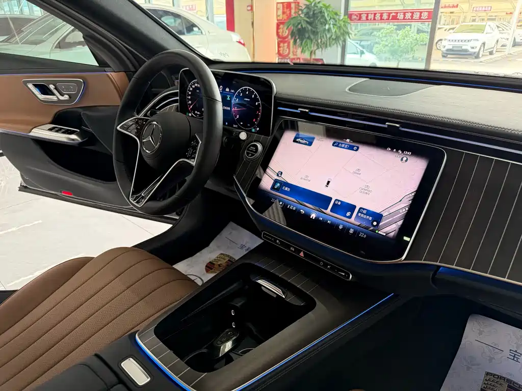 Mercedes-Benz E-Class — миниатюра 11