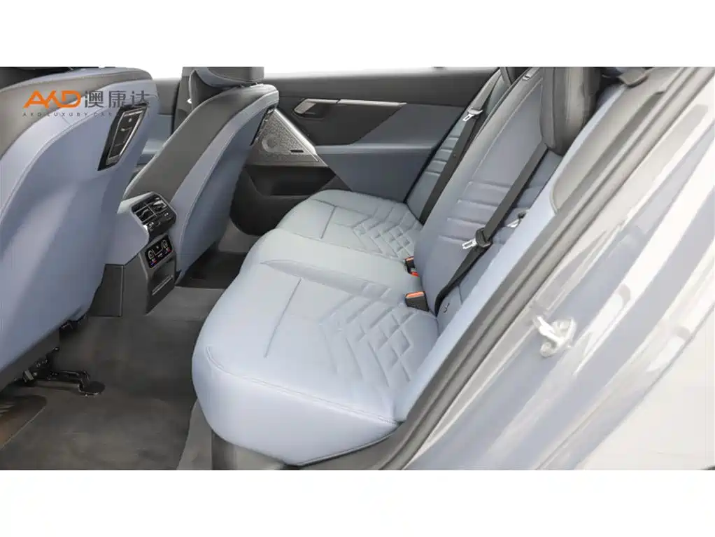 BMW 5 Series — миниатюра 7